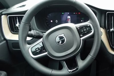 Volvo XC60 B5 AWD Plus Dark