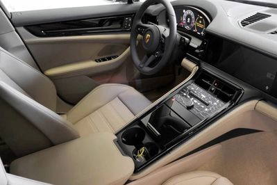 Porsche Panamera 4