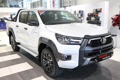 Toyota HiLux Double Cab Invincible 4x4 AT