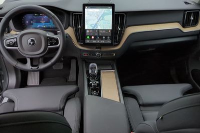 Volvo XC60 B5 B AWD Plus Dark aut