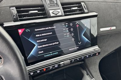 DS DS7 Performance Line 1.6 E-Tense Hybrid AT