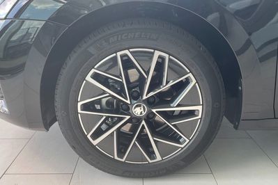 Skoda Octavia Selection Edition 130 1.5 TSI mHEV DSG