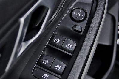 BMW Seria 3 318i Advantage aut