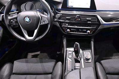 BMW Seria 5 520i mHEV  Line aut