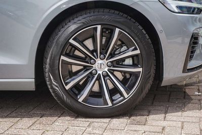 Volvo V60 T6 AWD Plug-In Hybrid Ultra Dark