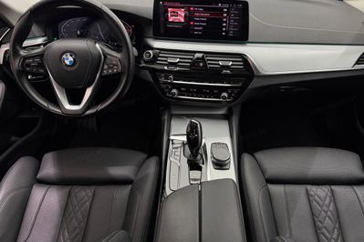 BMW Seria 5 520i mHEV aut