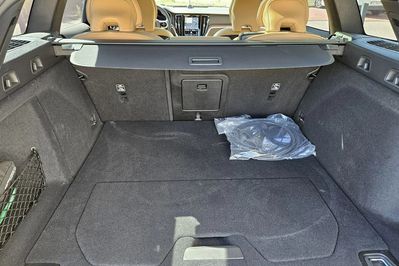 Volvo V60 T8 AWD Plug-In Hybrid Ultra Dark aut