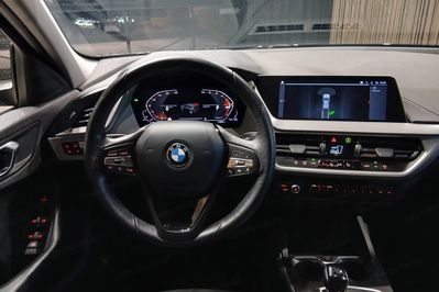 BMW Seria 1 118i Advantage