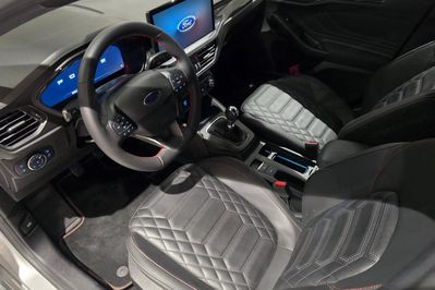 Ford Focus EcoBoost mHEV ST-Line