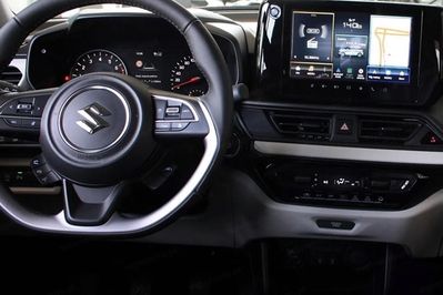 Suzuki Swift Premium Plus 1.2 Dualjet SHVS