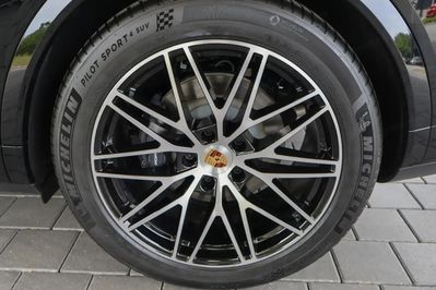 Porsche Cayenne Coupe E-Hybrid Black Edition