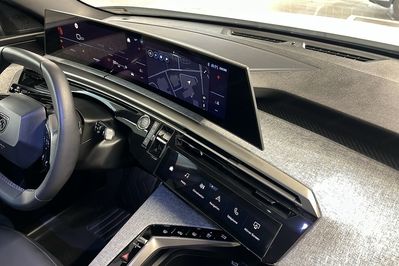 Peugeot 3008 ALLURE 1.2 mHEV e-DCS6