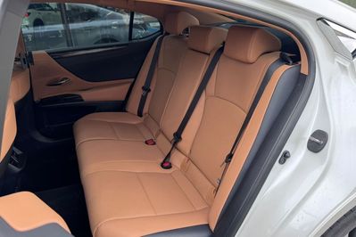 Lexus ES 300h Business Edition