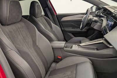 Peugeot 408 GT 1.2 mHEV e-DCS6