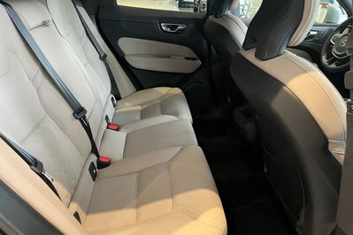 Volvo XC60 B5 B AWD Plus Bright