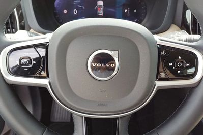 Volvo XC60 B5 B AWD Plus Dark