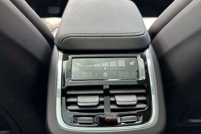 Volvo XC60 B5 AWD Ultra Dark