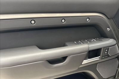 Land Rover Defender 110 D350 X-Dynamic SE