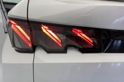 Peugeot 5008 GT 1.2 mHEV e-DCS6