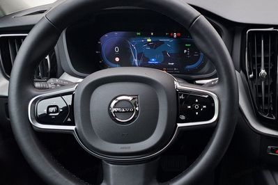 Volvo XC60 T6 Plug-In Hybrid AWD Plus Dark aut