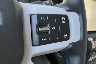 Land Rover Defender 90 D250 X-Dynamic SE