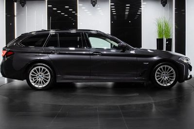 BMW Seria 5 530e xDrive Luxury Line aut