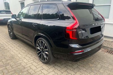 Volvo XC90 B5 AWD Ultra Dark