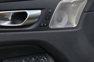 Volvo XC60 T6 Plug-In Hybrid AWD Ultra Dark