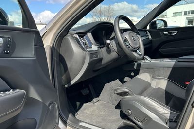 Volvo XC60 B4 D AWD Plus Dark