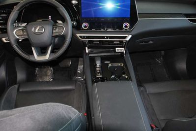 Lexus RX 450h+ Omotenashi 2.5 Hybrid Plug-in