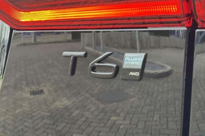 Volvo XC60 T6 Plug-In Hybrid AWD Ultra Black Edition