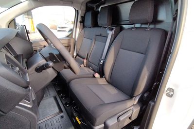 Opel Vivaro L2H1 EAT8