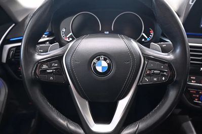 BMW Seria 5 520i Sport Line