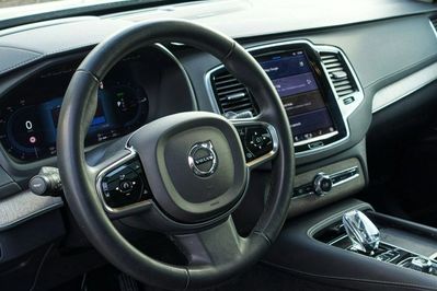 Volvo XC90 T8 AWD Plug-In Hybrid Ultimate Dark 7os aut