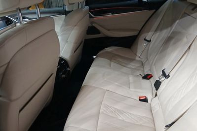 BMW Seria 5 530d xDrive Luxury Line