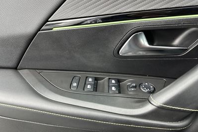 Peugeot 2008 GT 1.2 PureTech EAT8