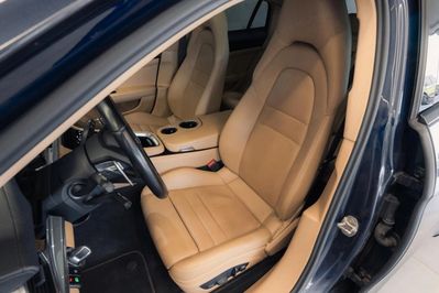 Porsche Panamera 4 E-Hybrid Platinum Edition