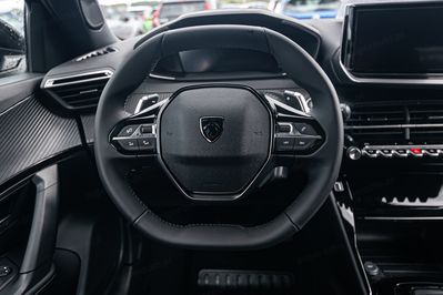 Peugeot 2008 Allure e-DCS 1.2 mHEV