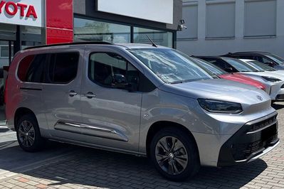 Toyota Proace City Verso Family MT6