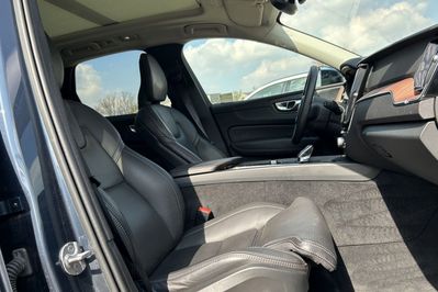 Volvo XC60 T6 Plug-In Hybrid AWD Plus Bright aut