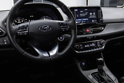 Hyundai i30 Fastback 1.5 T-GDI 48V Smart DCT