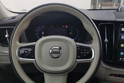 Volvo XC60 T6 Plug-In Hybrid AWD Ultra Bright