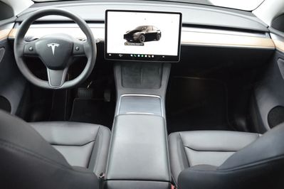 Tesla Model Y Long Range AWD