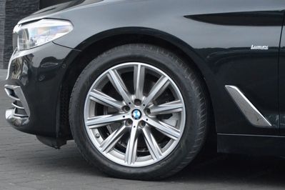 BMW Seria 5 520d xDrive Luxury Line aut