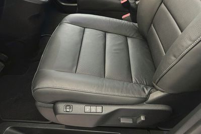 Peugeot Traveller Long L2H1 Business VIP EAT8