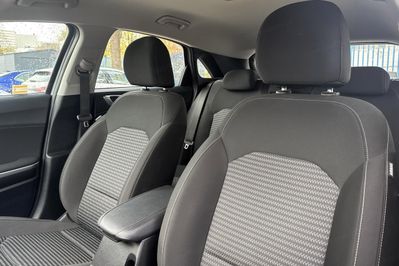 Kia Ceed M 1.5 T-GDI  DCT