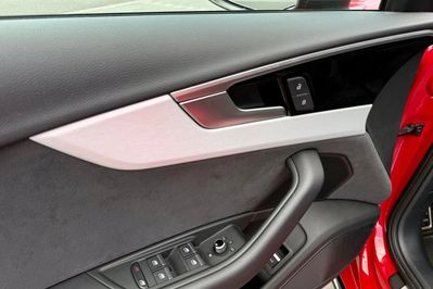 Audi A4 40 TFSI quattro S Line