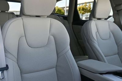 Volvo XC60 B5 AWD Plus Dark