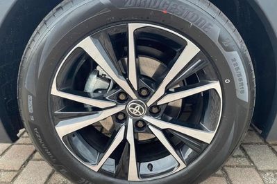 Toyota C-HR Style 2.0 Hybrid Dynamic Force Plug-in