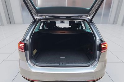 Volkswagen Passat 2.0 TSI Elegance DSG